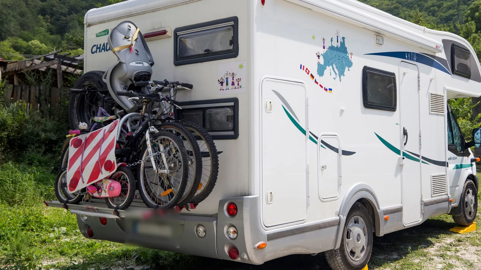 Porte-vélo attelage avec troisième plaque en France