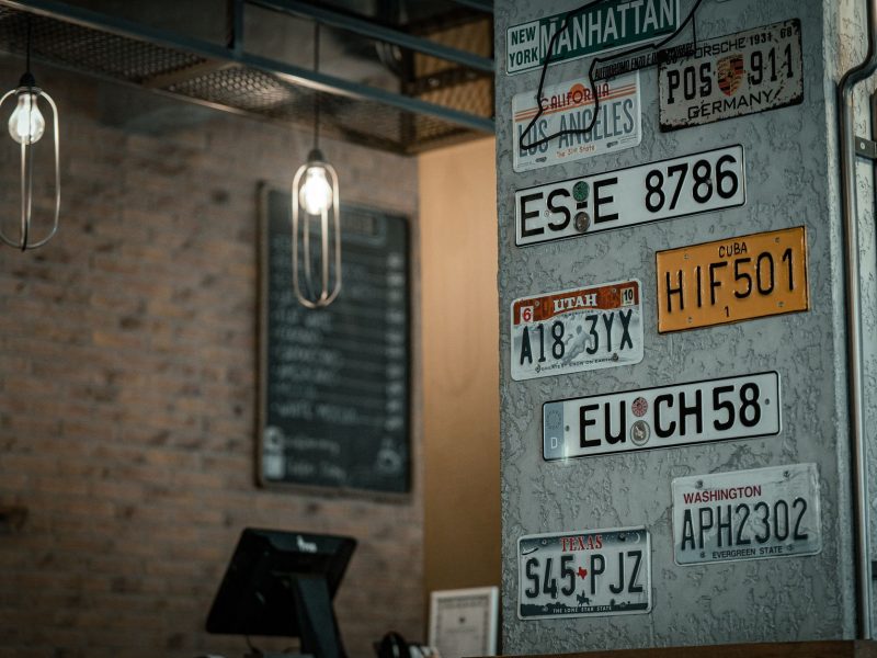 Personnalisation des plaques d&rsquo;immatriculation : ce que la loi interdit
